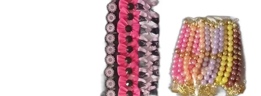 Laços pequenos com flores, pérolas e strass
